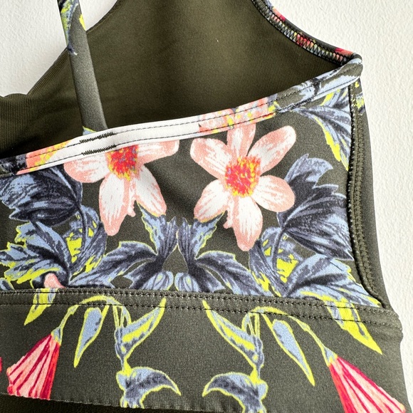 Victoria’s Secret Sport Bra - size small - Picture 6 of 7